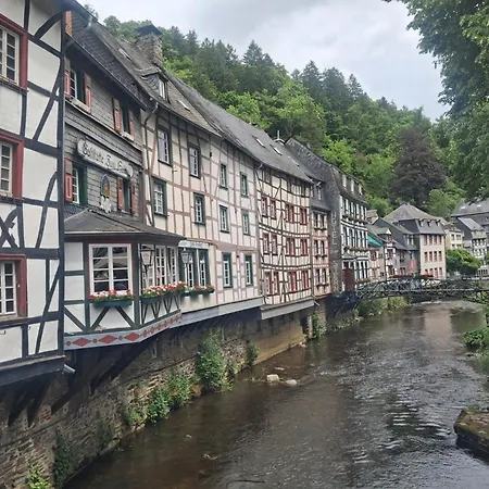 Maison En Bois بيت للعطل Lontzen